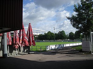 Das Robert-Schlienz-Stadion im Stadtbezirk Bad Cannstatt (Juli 2012)