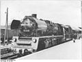 Jugendlok V. Parteitag 23 1020 mit Doppelstock-Gliederzug auf dem Bahnhof Berlin-Grünau (1958)