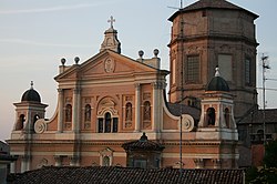 Fassadenfront des Doms von Carpi