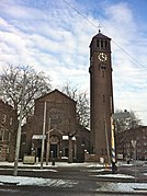 Biserica catolică Sf. Agnes (Sint-Agneskerk) de pe colțul cu Cornelis Krusemanstraat.