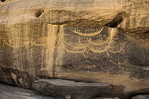 Felsbild bei Sabu-Dschaddi, das Boote auf dem Nil darstellt. Die Stätte im Bundesstaat asch-Schamaliyya umfasst über 1600 Felsbilder, die teils mehr als 6000 Jahre alt sind.