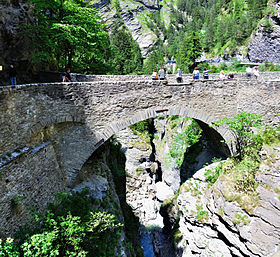 Die Brücke über die Viamala, das Wappensymbol von Rongellen