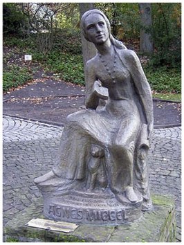 Het vroegere monument voor Agnes Miegel in Bad Nenndorf