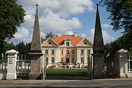 Het landhuis met de ingang