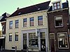 Huis met rechte kroonlijst