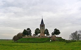 Kerktoren en muur