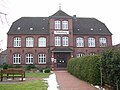 Wittmund, ehemalige Finkenburgschule, jetzt Bücherei und Volkshochschule