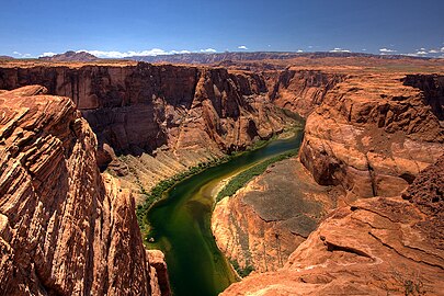 Horseshoe Bend nad rzeką Kolorado, w pobliżu miasta Page, był częścią Zakazanej Strefy, przez którą Taylor, Zira i Cornelius uciekli z małpiego miasta.