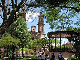 Die Plaza de Armas mit der Kathedrale von Zamora de Hidalgo