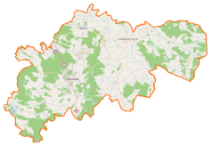 Mapa konturowa powiatu ostrzeszowskiego, na dole po lewej znajduje się punkt z opisem „Kościół św. Mikołaja w Parzynowie”