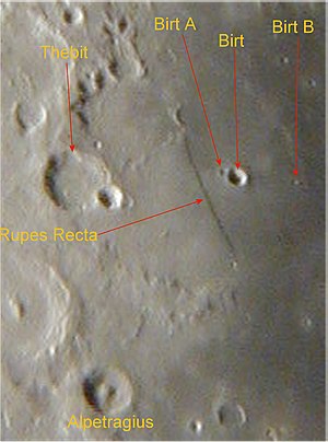 Thebit (links) und Rupes Recta