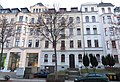 Mietshaus in geschlossener Bebauung mit Vorgarten