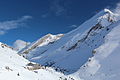 Der Altels (rechts) mit Berggasthaus Schwarenbach