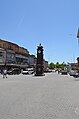 Uhrturm am zentralen Kreisverkehr der Innenstadt