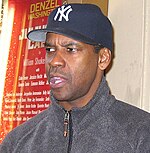 Foto Denzel Washington setelah penampilan Julius Caesar pada Mei 2005.