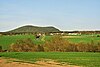 Blick von Dermbach zum Horn (links) mit Kahlköpfchen (in der Mitte)