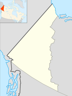 Mapa konturowa Jukonu, blisko centrum u góry znajduje się punkt z opisem „Dawson City”