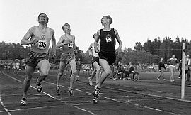 Olavi Salonen (links) – bei seinem Weltrekordlauf über 1500 Meter im Jahr 1957 – erreichte Platz vier
