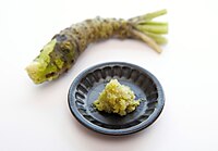 Wasabi sub formă de pastă, servit adesea în restaurantele de sushi