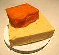 Zwei Sorten Cheddar-Käse