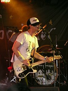 Alexei Berrow of Johnny Foreigner live at Reading 08