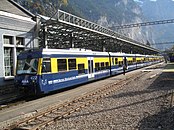 Während der unwetterbedingten Sperre der Strecke nach Grindelwald wurden die Gelenksteuerwagen paarweise auf der Linie nach Lauterbrunnen eingesetzt.