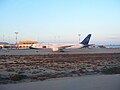 Blue Panorama Boeing 757-200 auf dem Vorfeld