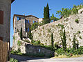 Der Aufgang zum Châteauneuf-de-Mazenc.