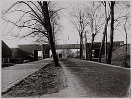 Het viaduct voor de Tweede Wereldoorlog, met de brugbak nog op z'n plaats