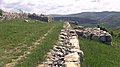 Stadtmauer am Sphinxtor (links) und zusätzliche Mauer davor (rechts)