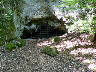 Natürlicher Eingang der Dreidärrischenhöhle (Mai 2014)