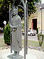 Şehrin kurucusu Kral III. Béla'nın şehirdeki heykeli