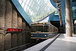 U-Bahn-Wagen der MVG-Baureihe B bei der Einfahrt in den U-Bahnhof St.-Quirin-Platz