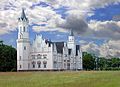 Schlossanlage mit Schloss, Lenné-Park, zwei Wirtschaftsgebäuden, Schlossmauer