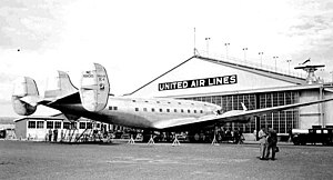 Yeni DC-4E United Air Lines'ın Oakland Havaalanında ki üssünde.