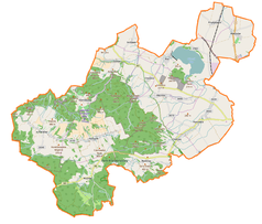 Mapa konturowa gminy Męcinka, u góry po prawej znajduje się owalna plamka nieco zaostrzona i wystająca na lewo w swoim dolnym rogu z opisem „Zalew Słup”