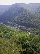 De oude New River Gorge Bridge die tot 1977 de belangrijkste verbinding over de rivier vormde