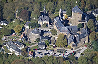 Luftaufnahme von Schloss Burg aus südlicher Richtung