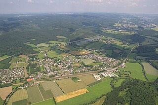 Meschede-Wennemen mit Blick in die Glösingen-Enster Hänge (Bereich Wennener Mark).