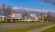 Widok osiedla od południa, od strony ulicy Okulickiego i os. Strusia. Na pierwszym planie hipermarket Kaufland.