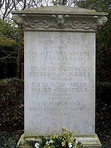 Rose Reiman-Hunziker (1912–2000) Dr. med., Frauenärztin, Gynäkologie und Geburtshilfe, Familiengrab auf dem Friedhof Hörnli, Riehen, Basel-Stadt
