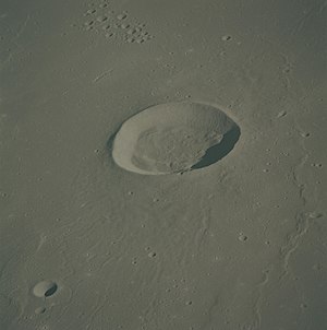 Mondkrater Gruithuisen, von Südosten fotografiert von Apollo 15