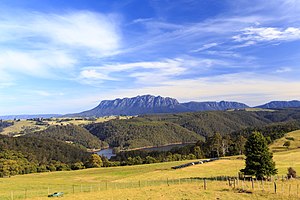 Lake Barrington mit dem Mt. Roland im Hintergrund