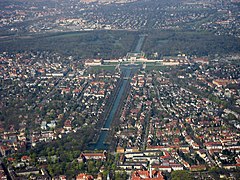 Verlauf des Baches, rechts hinter dem Schloss