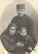 Sharifzade with wife Hanifa Akchurina and son Ertogrul