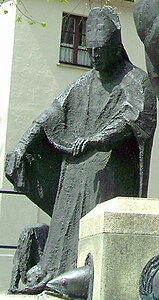 Statue Bischof Simperts vor dem Augsburger Dom