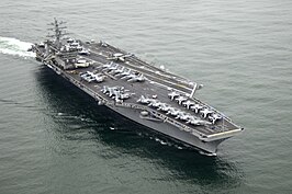 De USS Nimitz voor de kust van San Diego in 2009.