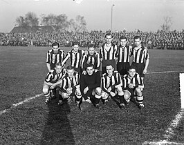 Sijbers, staand 2e van links, met VVV in november 1948.