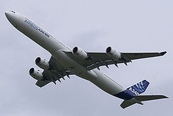 Egy A340–600-as prototípus az Airbus vállalat színeiben