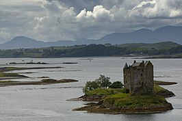 Castle Stalker, gelegen in de Loch Laich